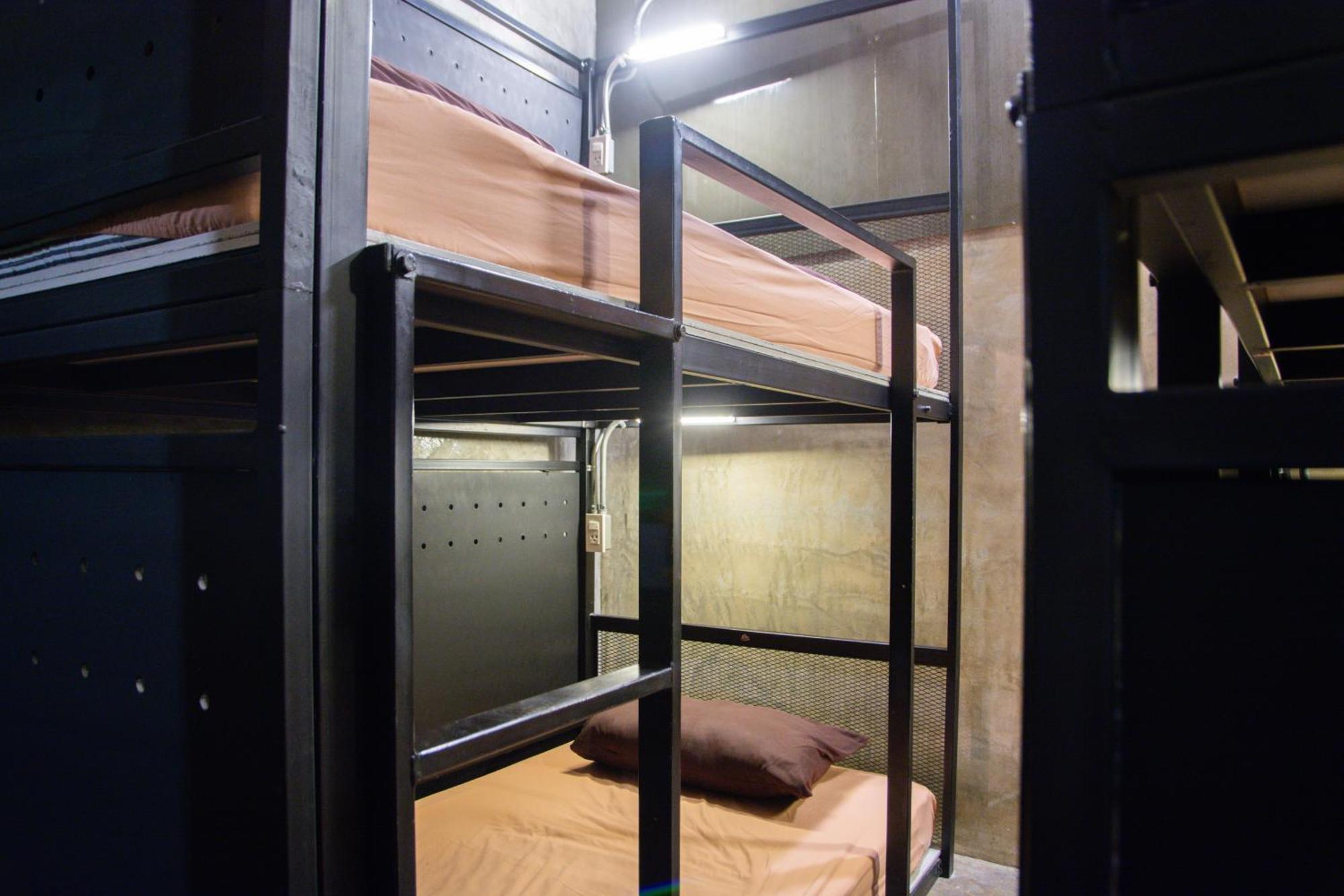 Area81 Hideout Hostel Bangkok Extérieur photo